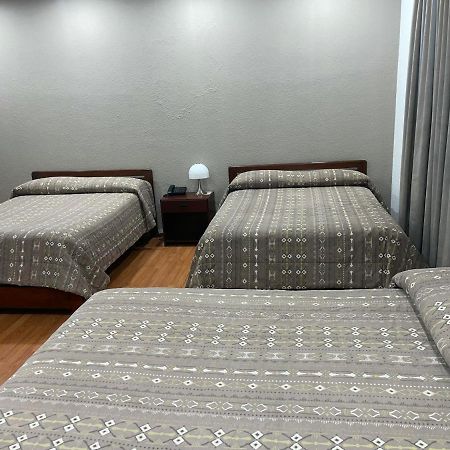 Alston Inn Hotel Кито Екстериор снимка