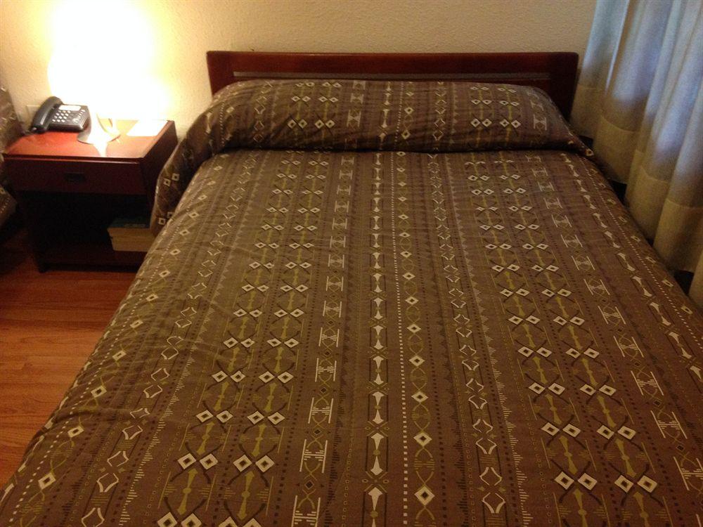 Alston Inn Hotel Кито Екстериор снимка