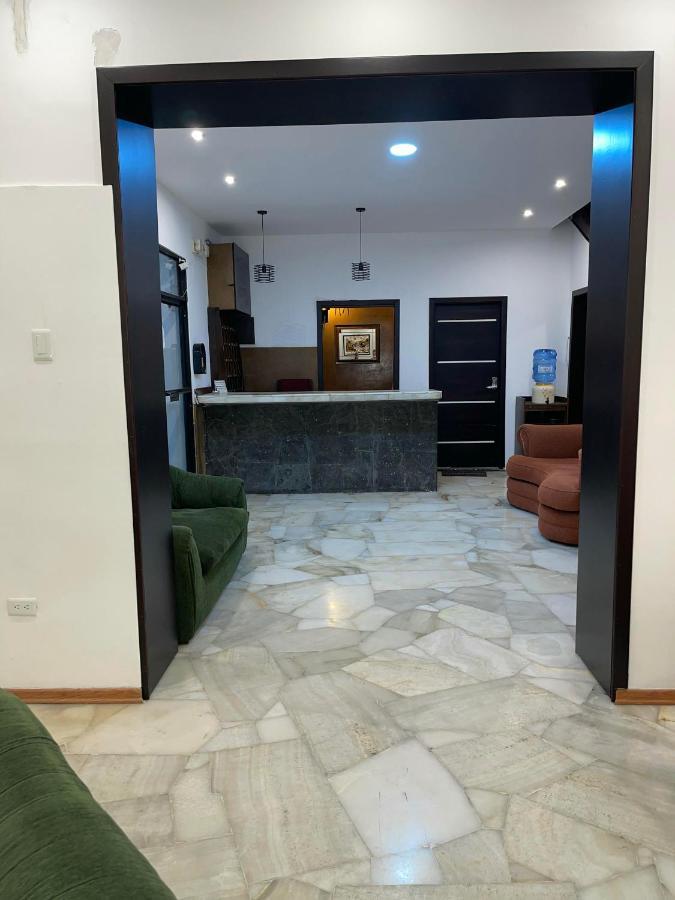 Alston Inn Hotel Кито Екстериор снимка