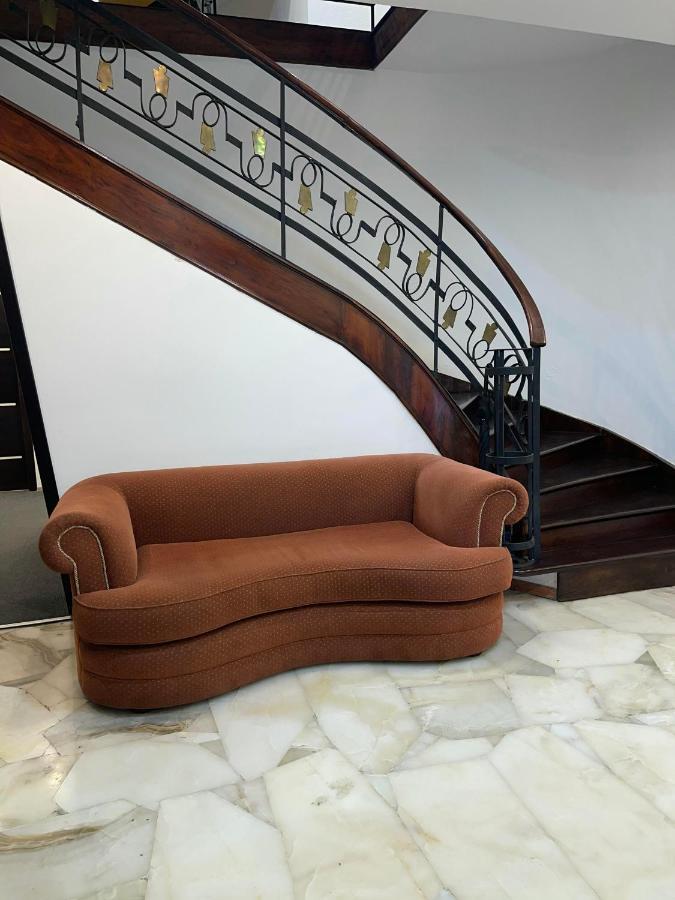 Alston Inn Hotel Кито Екстериор снимка