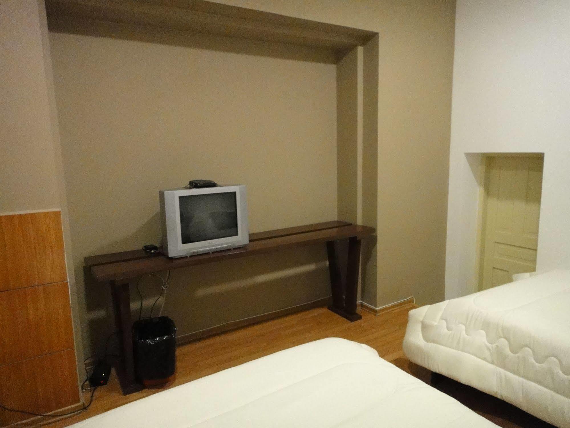 Alston Inn Hotel Кито Екстериор снимка