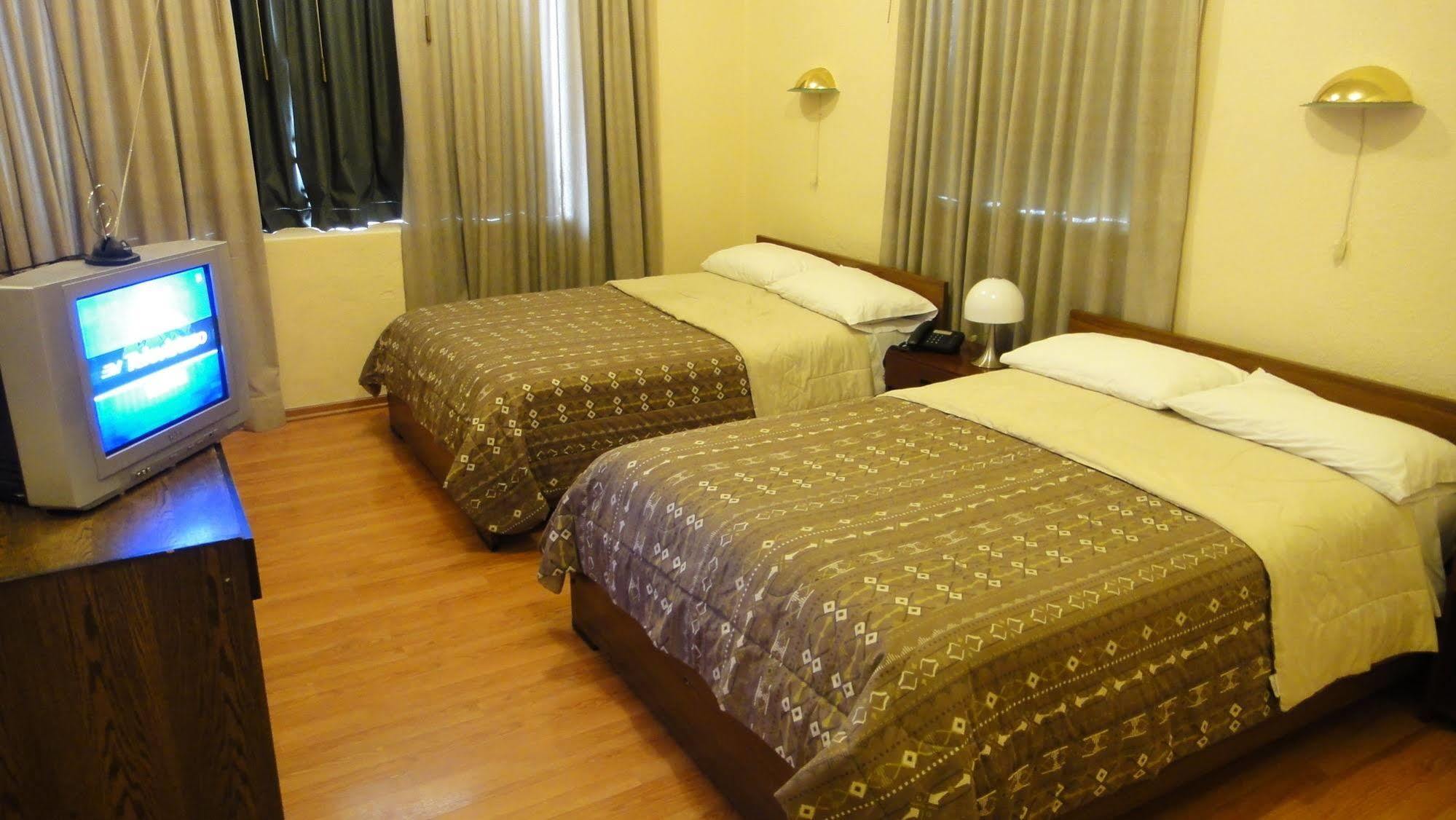 Alston Inn Hotel Кито Екстериор снимка